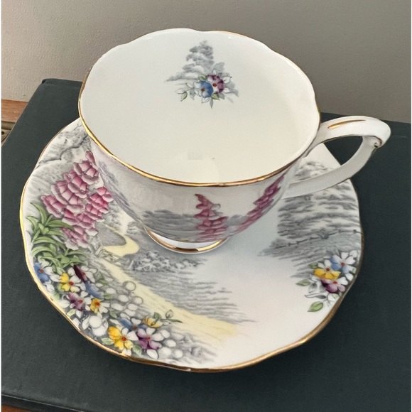 Queen Anne “Lovers Lane” fine bone china made in England - Picture 3 of 8